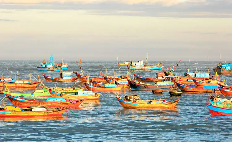 làng chài ninh thùy bãi biển dốc lết nha trang