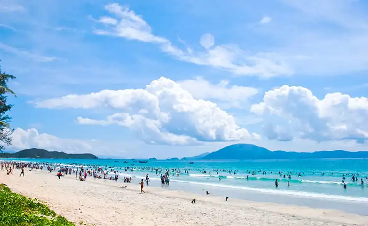 bãi biển dốc lết nha trang