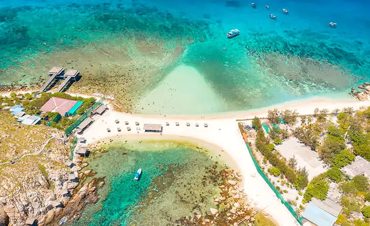 bãi tắm đôi hòn nội nha trang