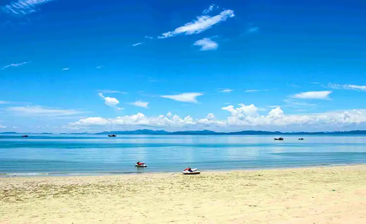 Bãi biển Hồng Vàn - Du lịch đảo Cô Tô ®Hitour