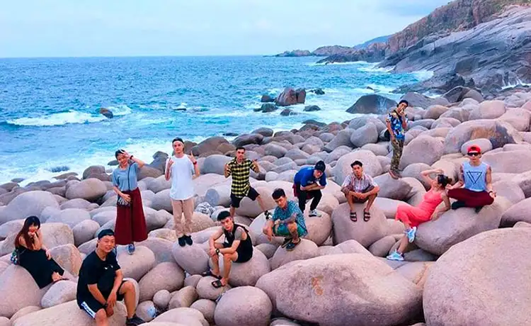bãi đá trứng đảo bình hưng