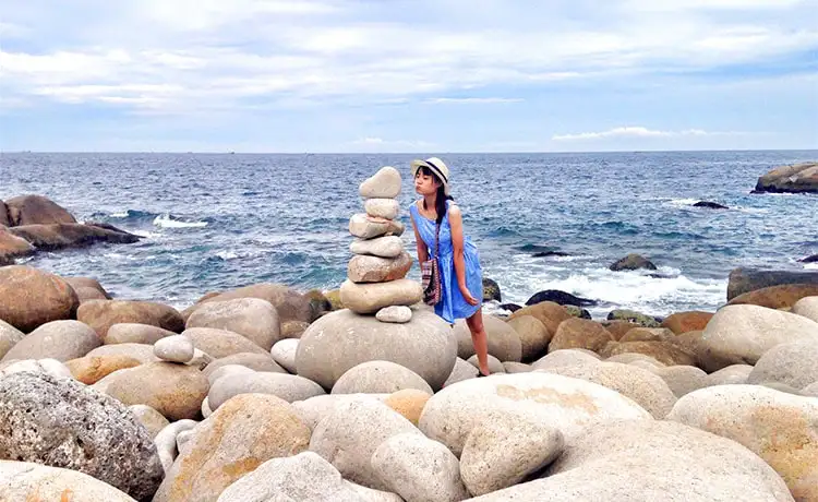 bãi đá trứng đảo bình hưng