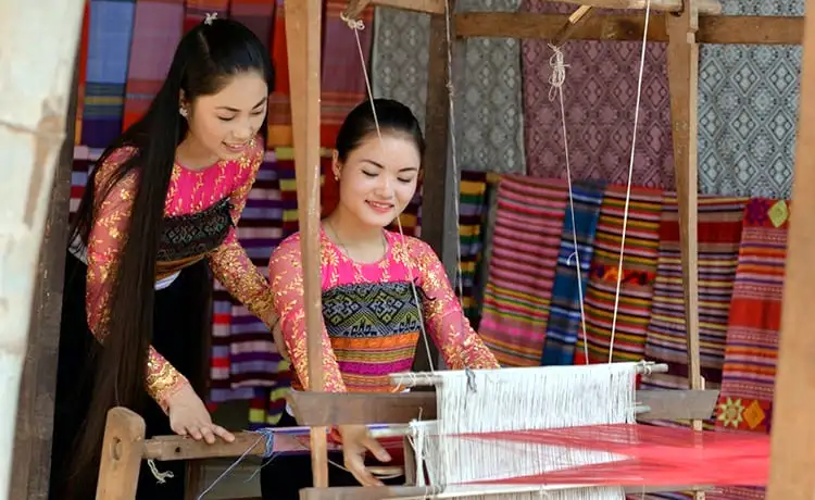 du lịch bản pom coọng mai châu