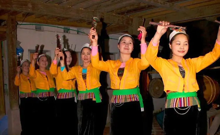 du lịch bản pom coọng mai châu