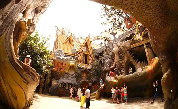 kiến trúc độc đáo biệt thực hằng nga đà lạt