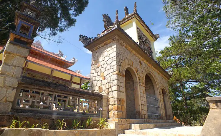 cổng chùa linh phong đà lạt