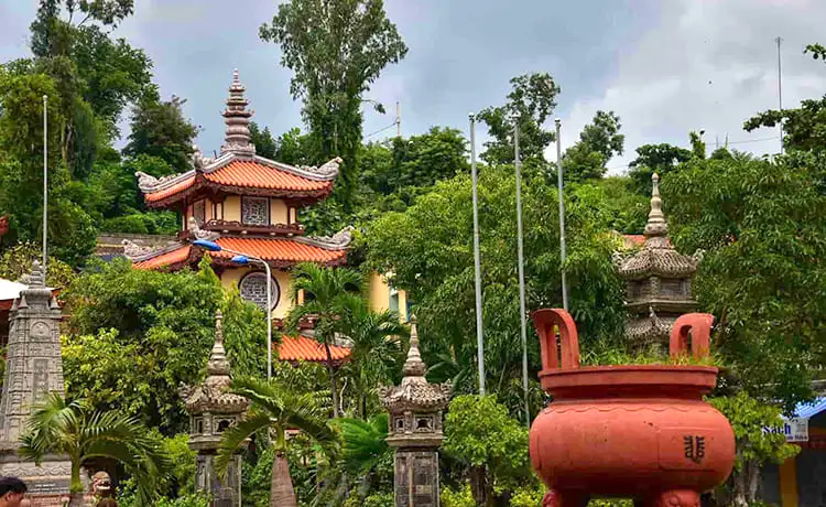 chùa long sơn nha trang