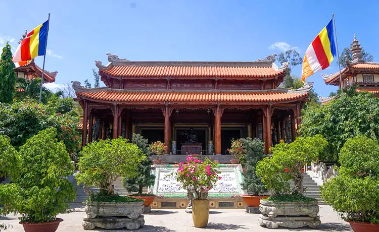 chùa long sơn nha trang