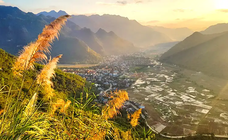 cột cờ mai châu