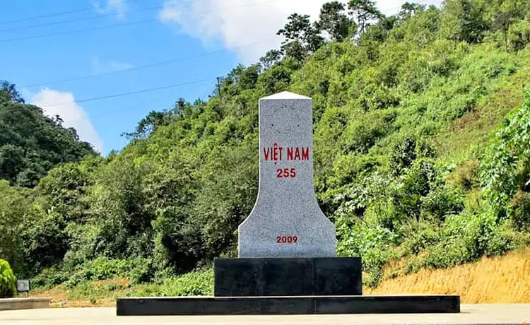 Cửa khẩu Lóng Sập và Chợ Lào Mộc Châu