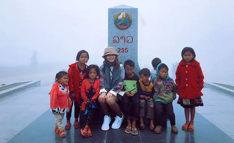 Cửa khẩu Lóng Sập và Chợ Lào Mộc Châu