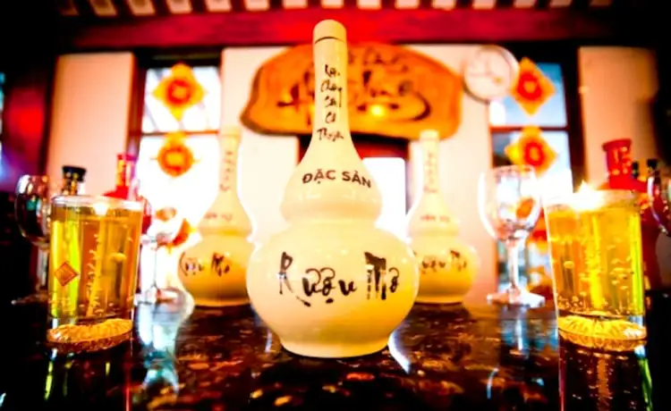 đặc sản rượu mơ yên tử hạ long