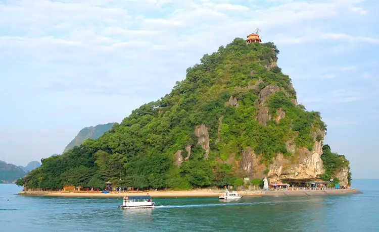 đảo titiop vịnh hạ long