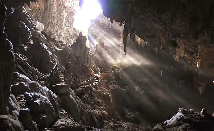 du lịch hang chiều mai châu