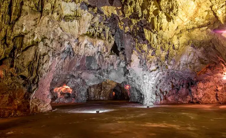 du lịch hang mỏ luông mai châu