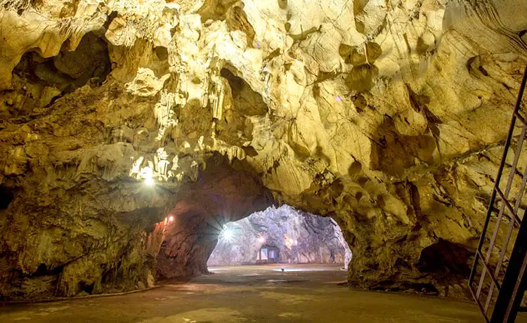 du lịch hang mỏ luông mai châu