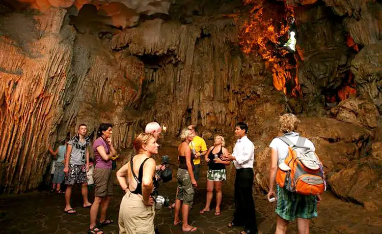 hang sửng sốt vịnh hạ long