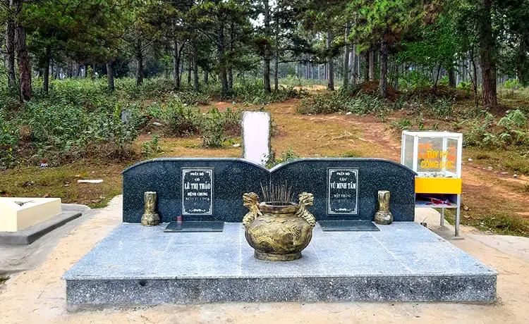 đồi thông hai mộ hồ than thở đà lạt