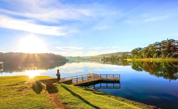 ngắm bình minh hồ xuân hương đà lạt