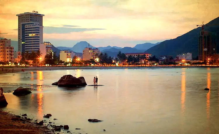 du lịch hòn chồng nha trang