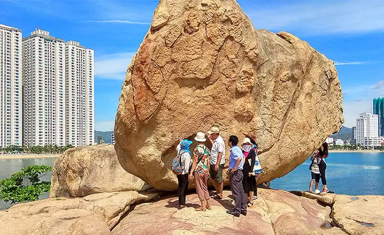 du lịch hòn chồng nha trang