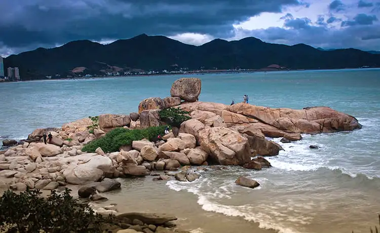 du lịch hòn chồng nha trang