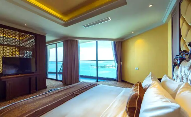 khách sạn royal beach boton blue nha trang