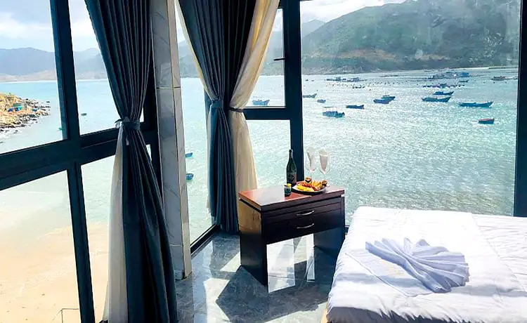 khách sạn the sea rock bình hưng