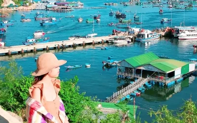 Làng bè Bình Ba – điểm nuôi tôm hùm tập trung của đảo