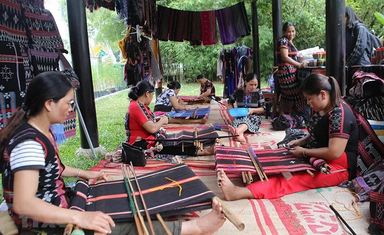 tour tham quan thác voi ngoại thành đà lạt 1 ngày