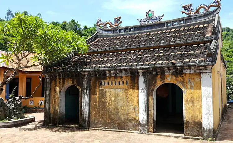 miếu tổ nghề yến cù lao chàm