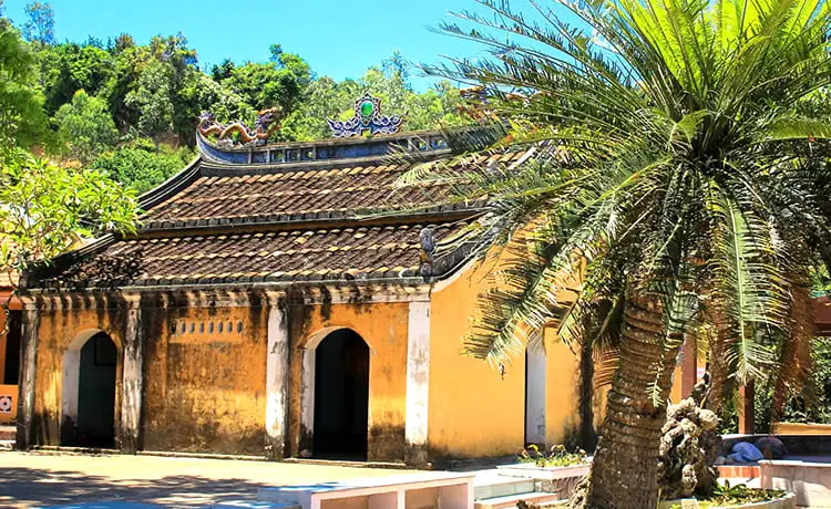 miếu tổ nghề yến cù lao chàm