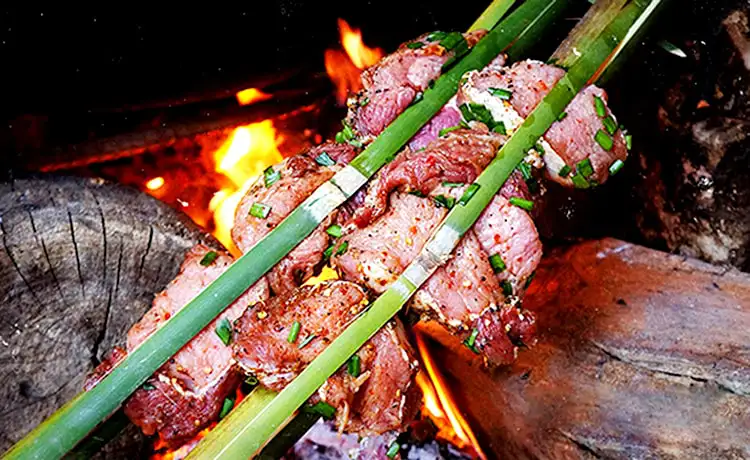 thịt lợn bản nướng mắc khén mộc châu