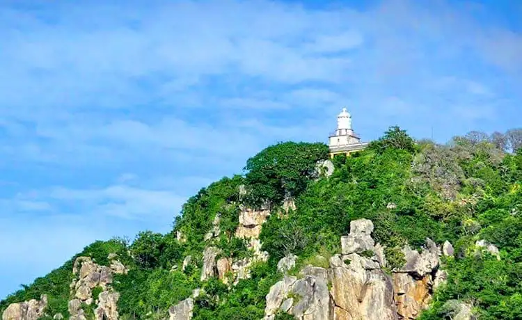 ngọn hải đăng cô tô