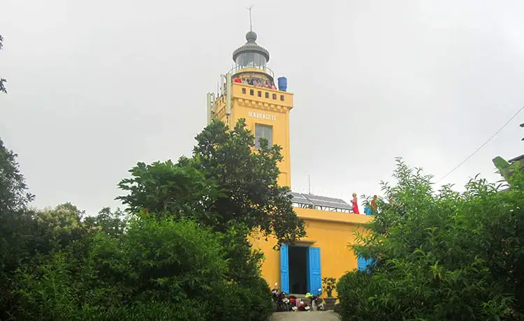 ngọn hải đăng cô tô