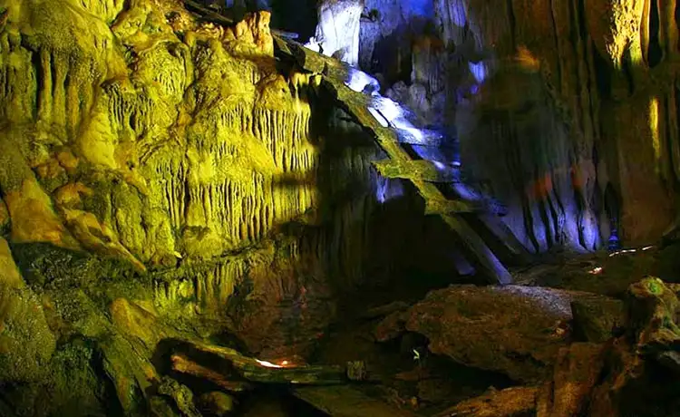 Ngũ Động Bản Ôn Mộc Châu