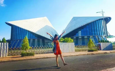 Nhà hát Cao Văn Lầu - Quảng trường Hùng Vương - Bạc Liêu