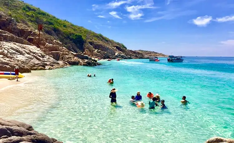 tắm biển bình ba