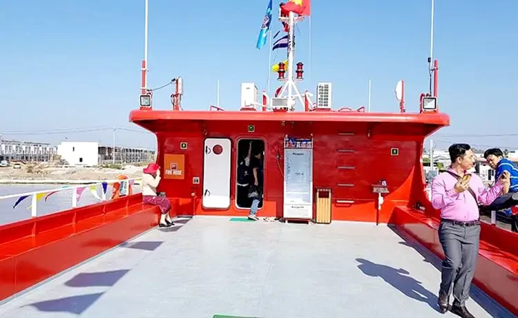 Boong ngoài trời của tàu Phú Quốc Express đi Phú Quốc