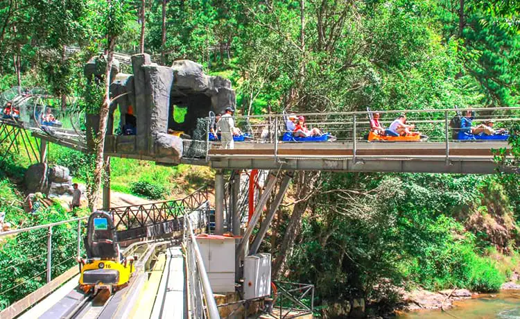 trò chơi máng trượt thác datanla đà lạt