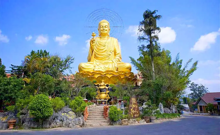 tượng thích ca phật đài thiền viện vạn hạnh đà lạt