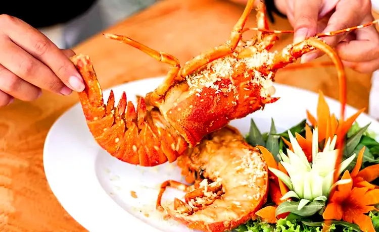 tôm hùm bình hưng xốt me