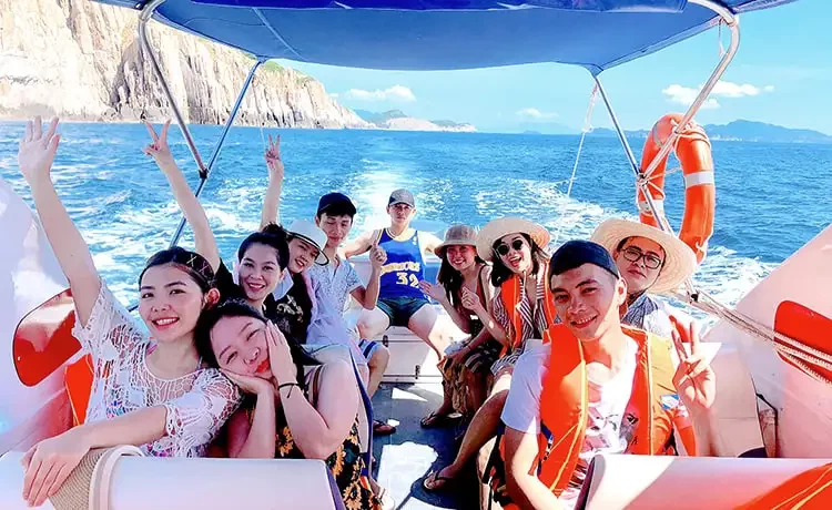 Tour đi bộ dưới biển Nha Trang trong ngày
