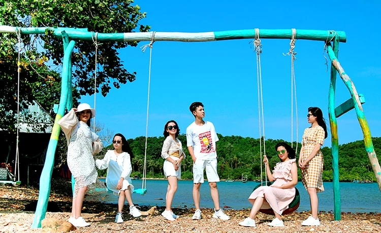 Tour du lịch Bà Lụa 2 ngày 2 đêm Câu cá - Lặn ngắm san hô Tour du lịch Bà Lụa 2 ngày 2 đêm Câu cá - Lặn ngắm san hô