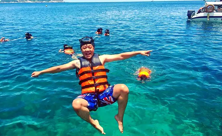 tour du lịch cù lao chàm 1 ngày câu cá lặng ngắm san hô