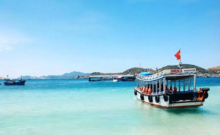 tàu gỗ du lịch cù lao chàm