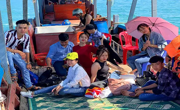 tàu câu cá đảo hải tặc