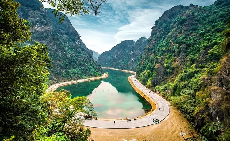 Tour du lịch Hà Nội - Ninh Bình - Sapa 4 ngày 3 đêm Tour du lịch Hà Nội - Ninh Bình - Sapa 4 ngày 3 đêm