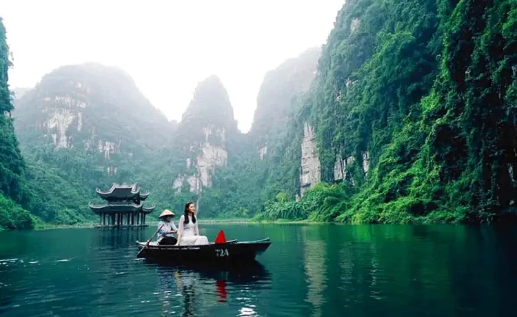Tour du lịch Hà Nội - Ninh Bình - Sapa 4 ngày 3 đêm Tour du lịch Hà Nội - Ninh Bình - Sapa 4 ngày 3 đêm