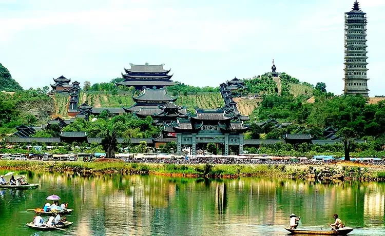 Tour du lịch Hà Nội - Ninh Bình - Sapa 4 ngày 3 đêm Tour du lịch Hà Nội - Ninh Bình - Sapa 4 ngày 3 đêm